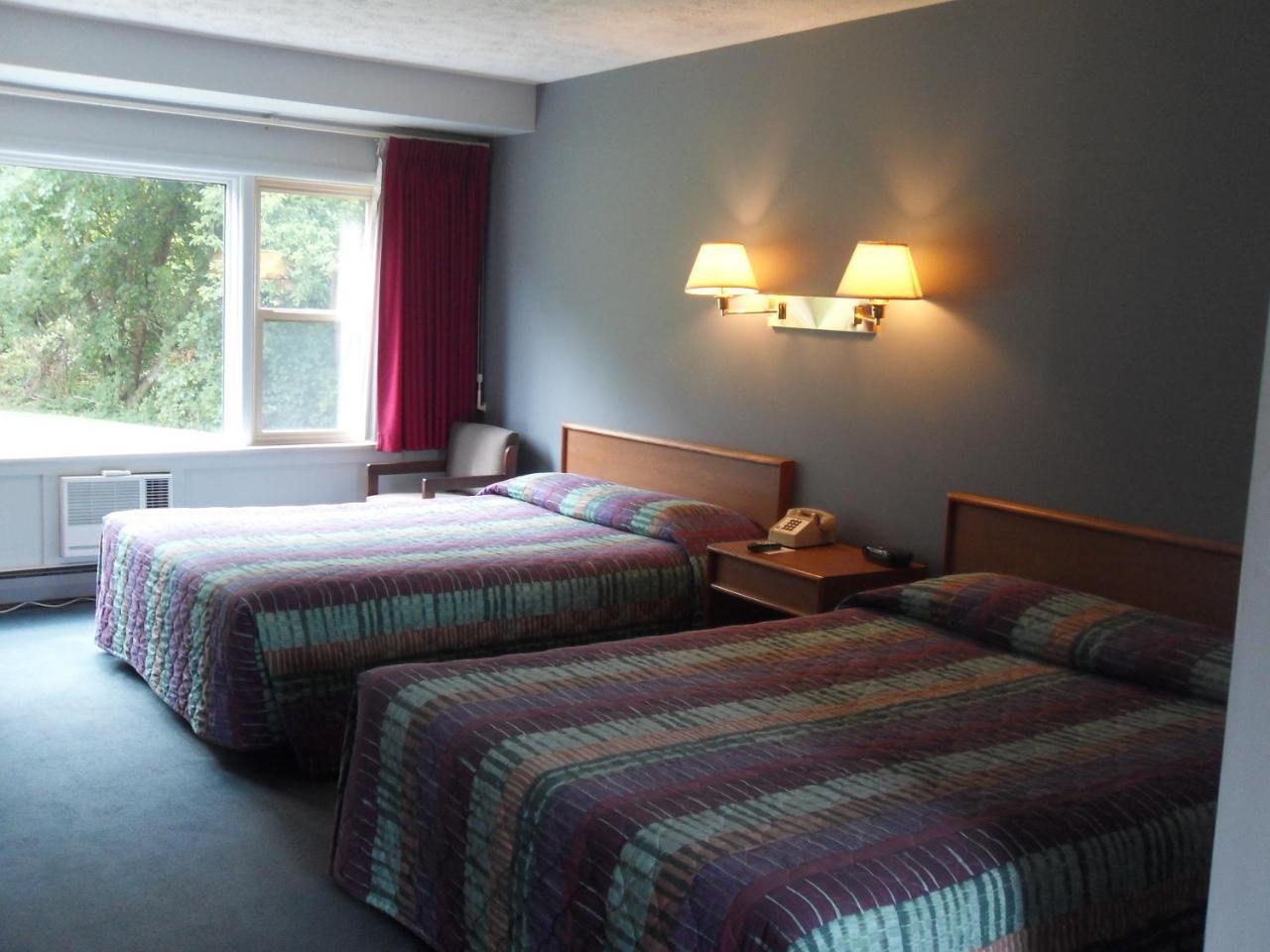 Swan Inn Motel Comstock Park Exteriör bild