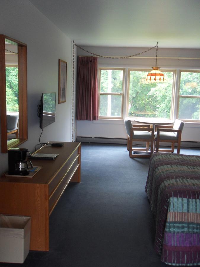 Swan Inn Motel Comstock Park Exteriör bild