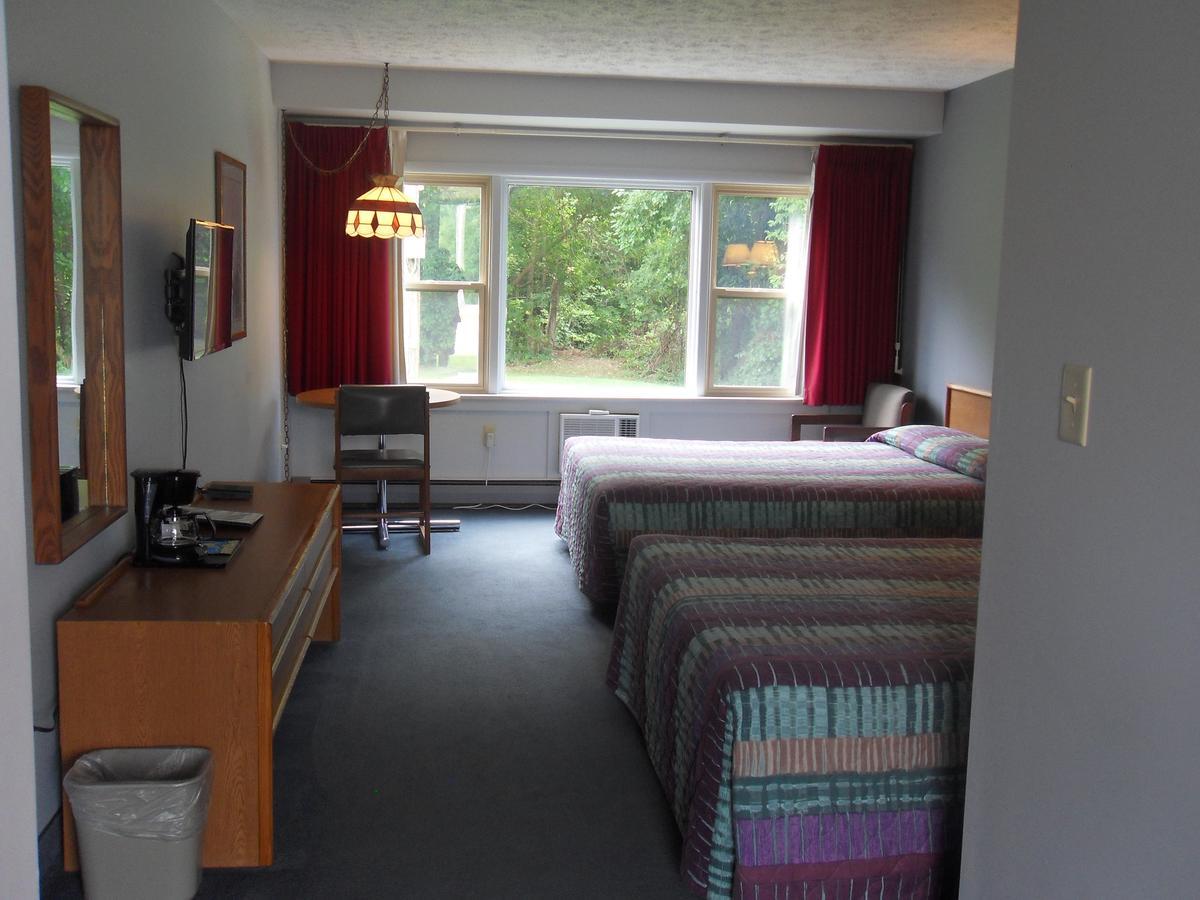 Swan Inn Motel Comstock Park Exteriör bild