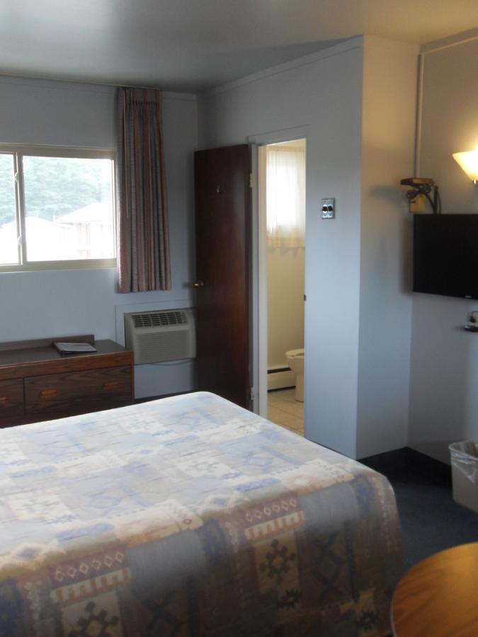 Swan Inn Motel Comstock Park Exteriör bild