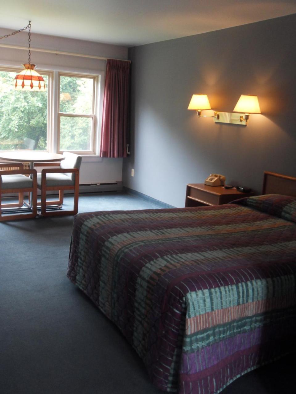 Swan Inn Motel Comstock Park Exteriör bild